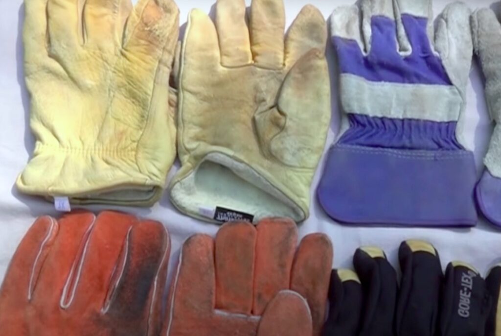 protective gloves; Dead Bat